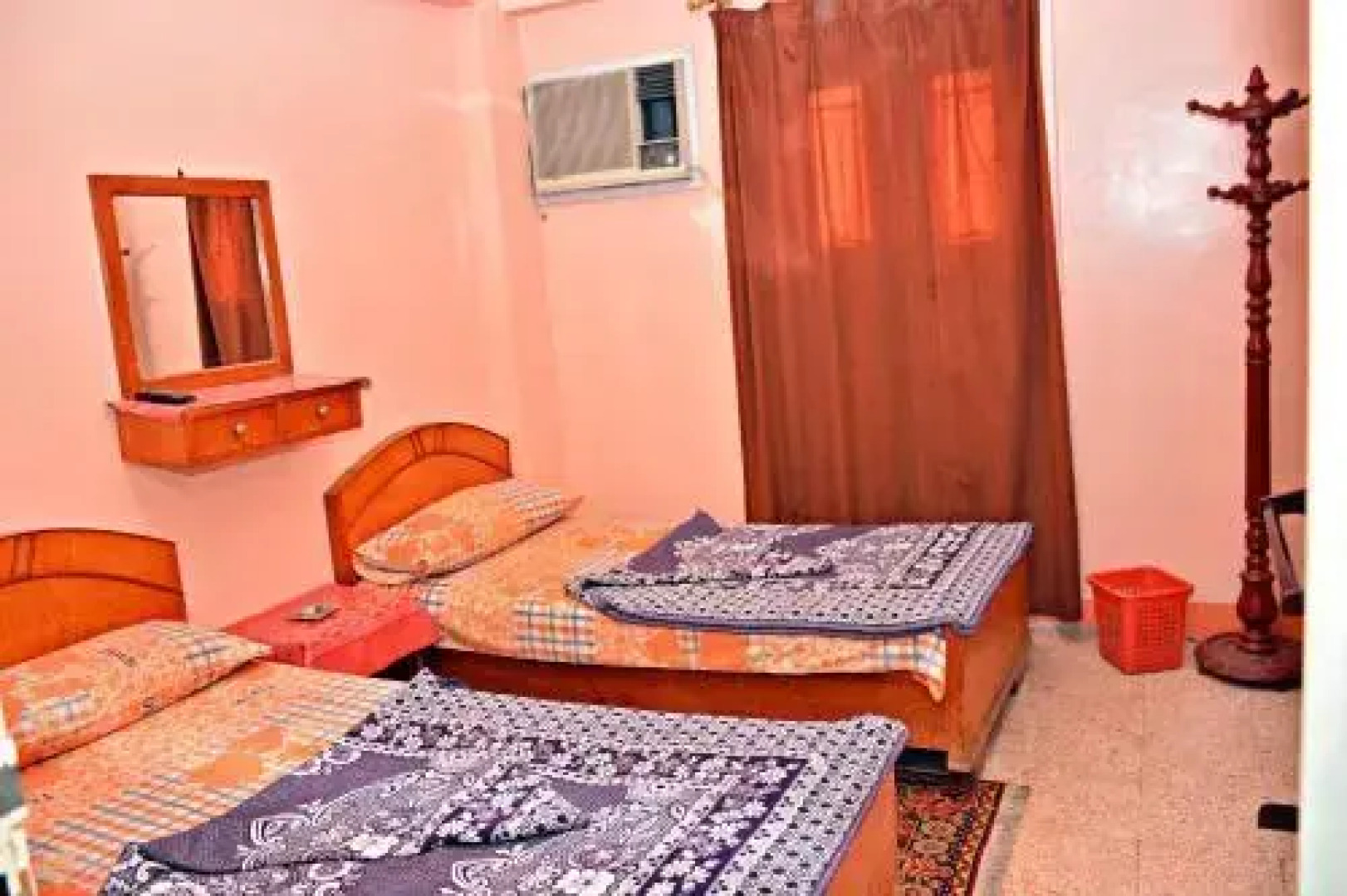 Fontana Luxor Hostel