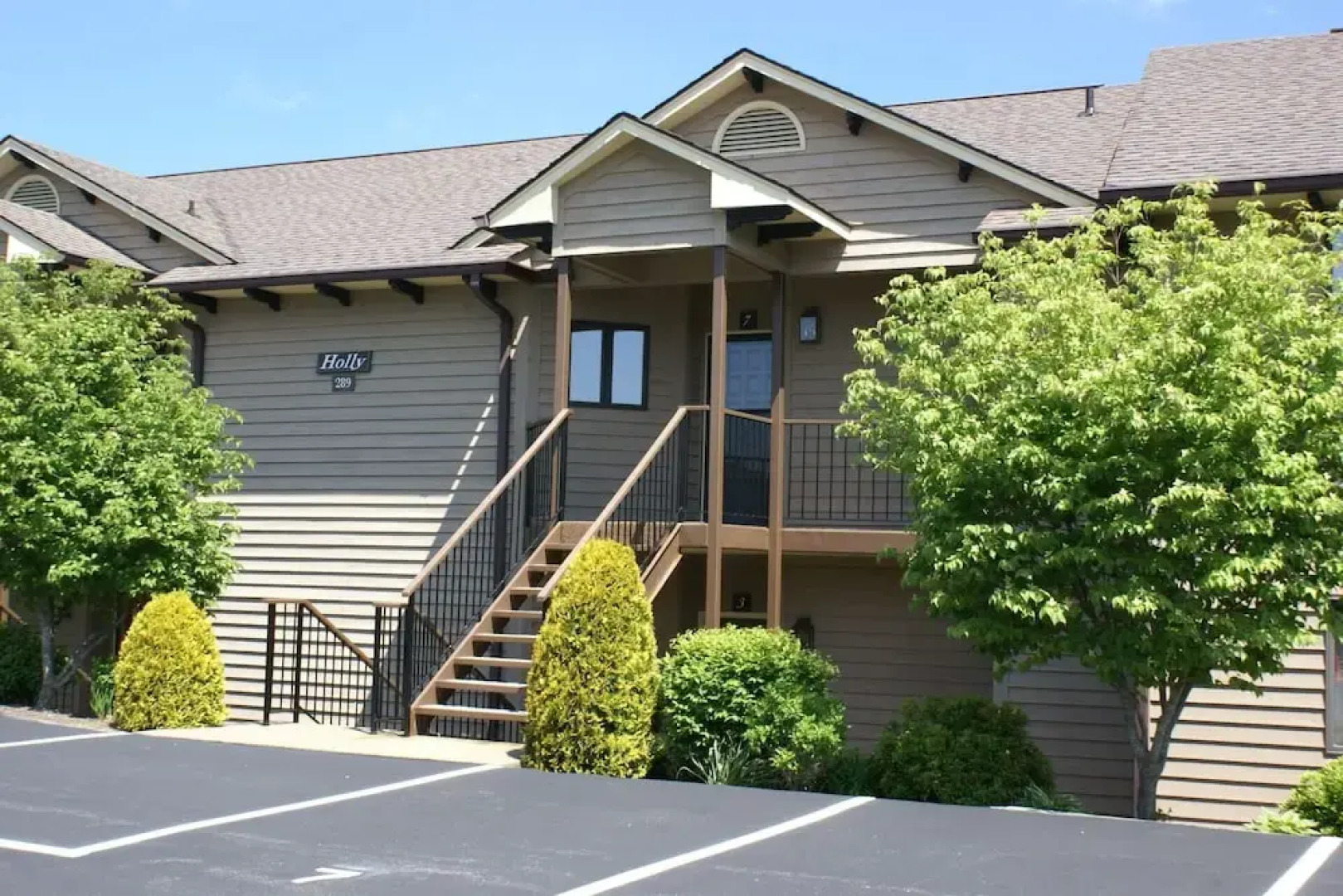 Holly #3 - 1 Bedroom Condo