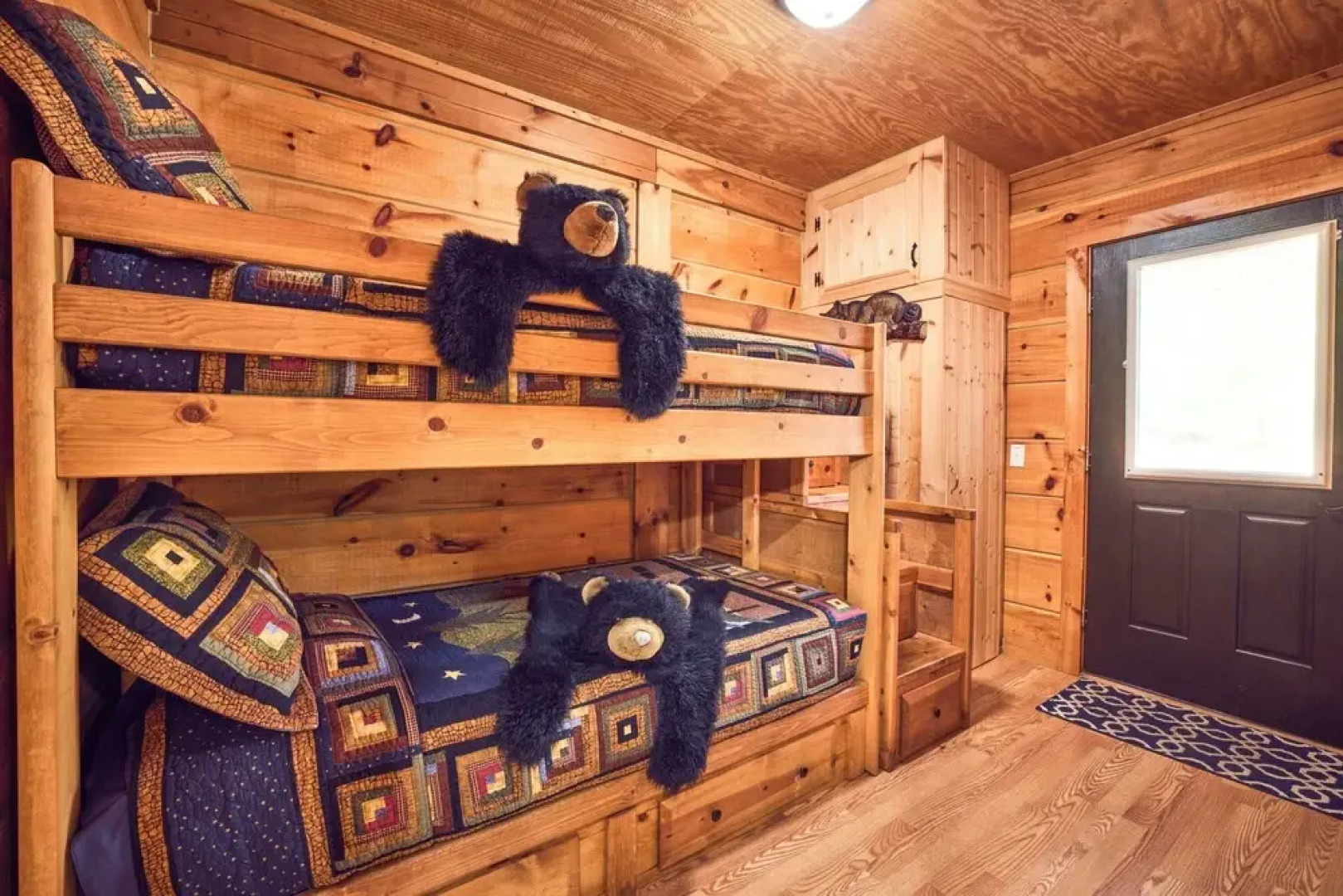 'peaceful Getaway' Penrose Cabin w/ Hot Tub & Pond