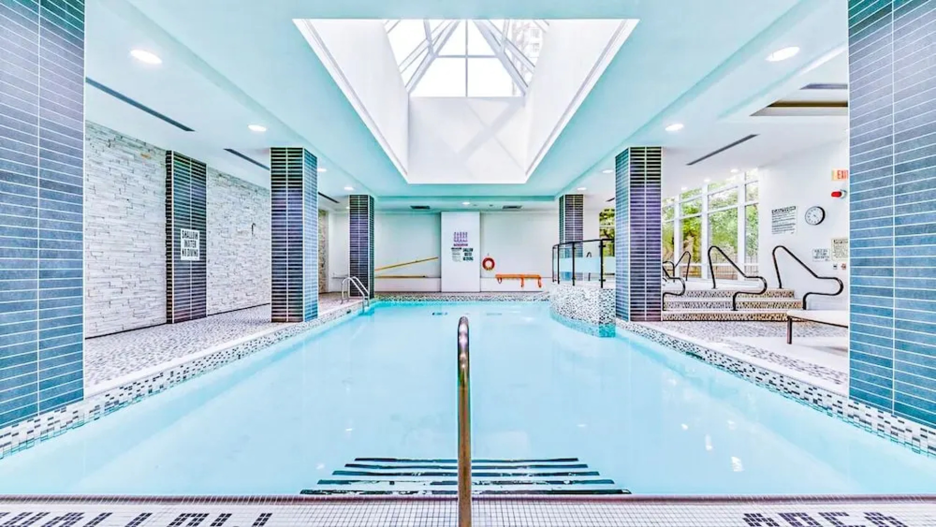 Lake View Luxury Condo by Elite Suites