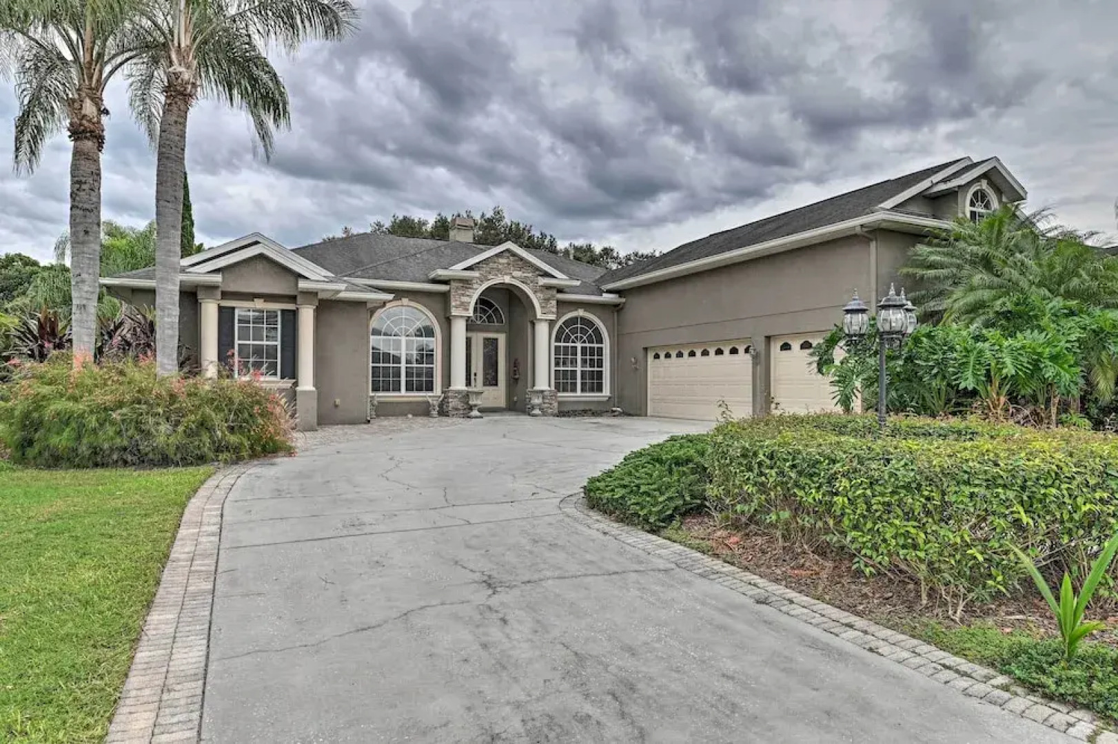 Elegant Valrico Home ~ 15 Mi to Downtown Tampa!