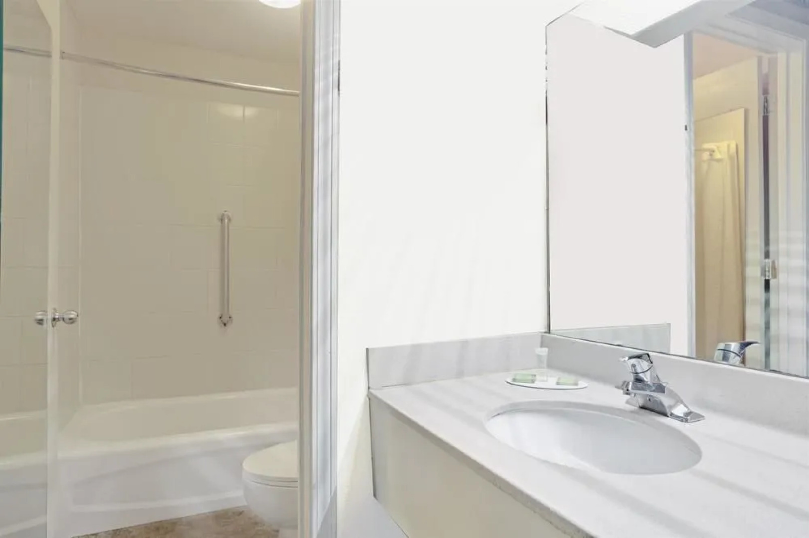 Red Carpet Inn & Suites