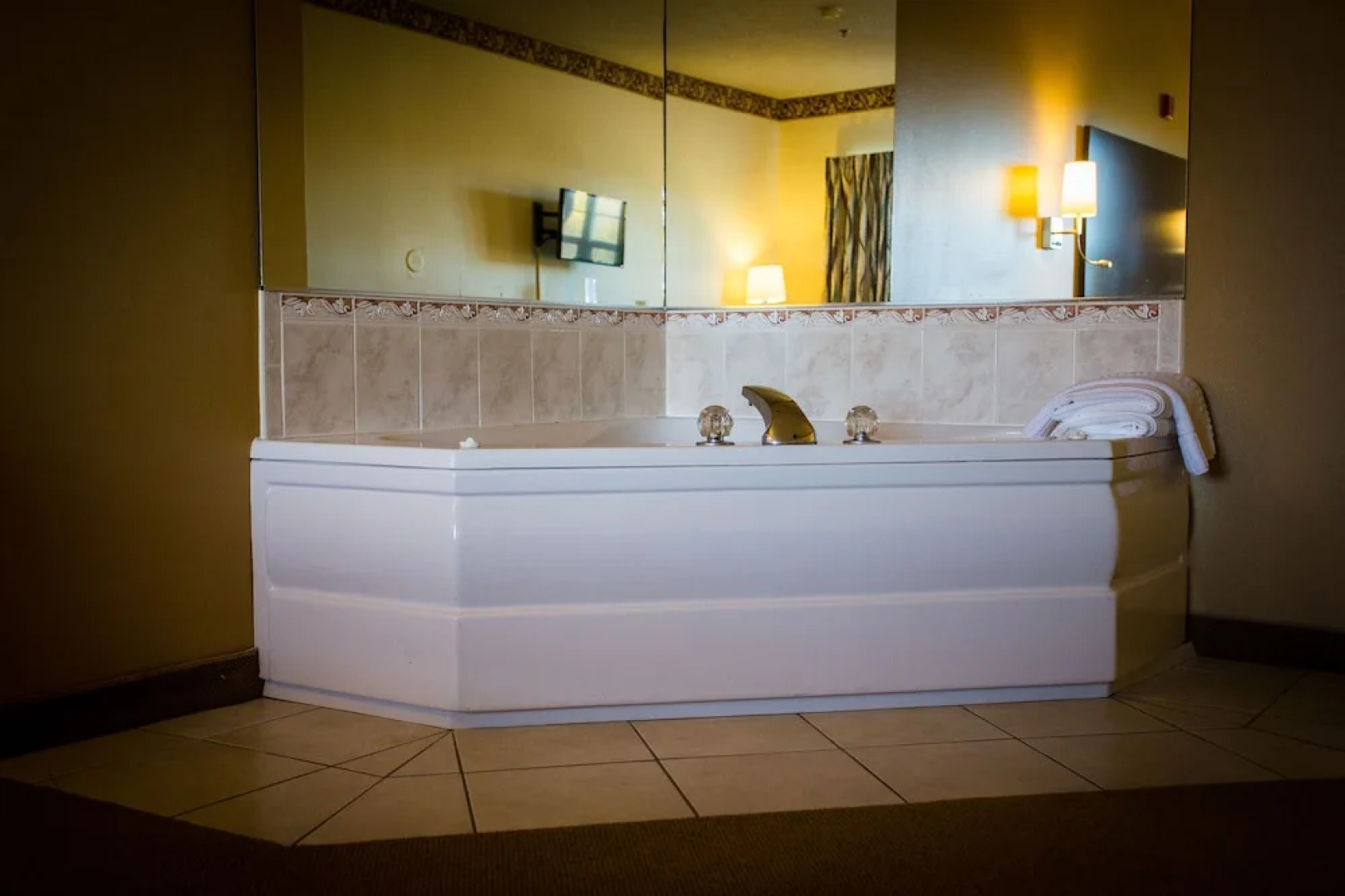 Chisholm Inn & Suites