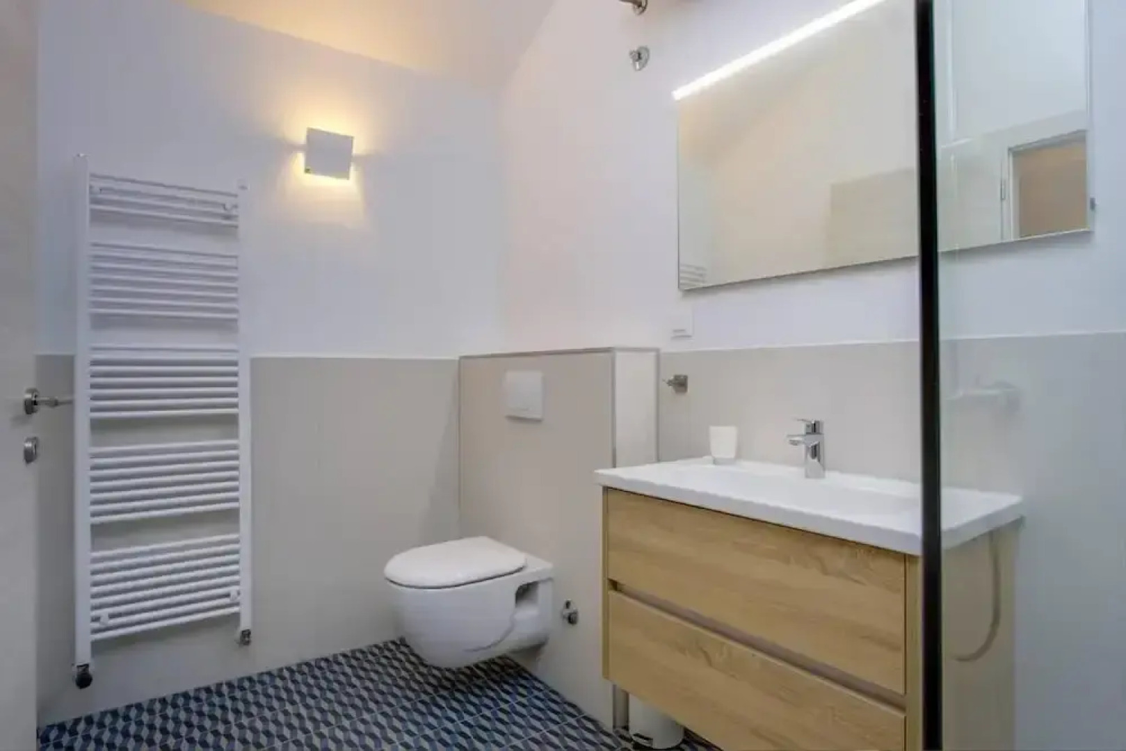 Impeccable 4-bed Apartment in Osor