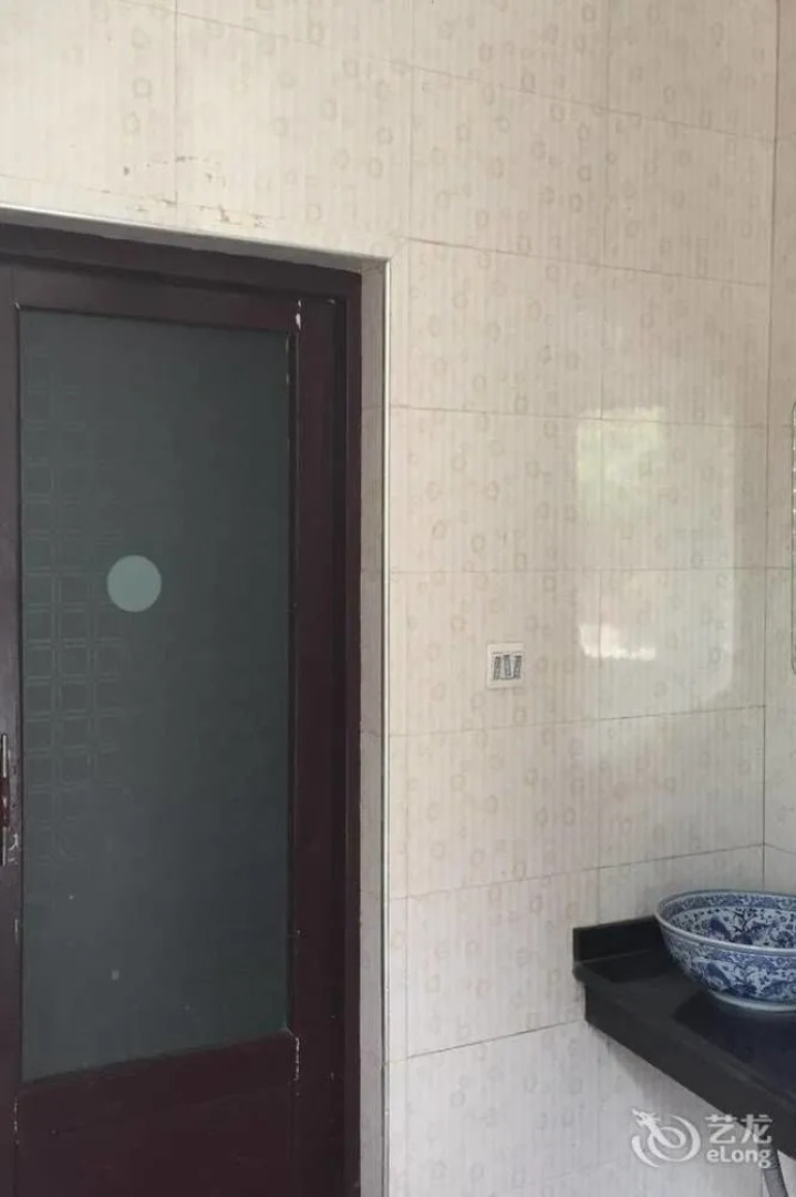 Zhangjiajie Base Area International Youth Hostel