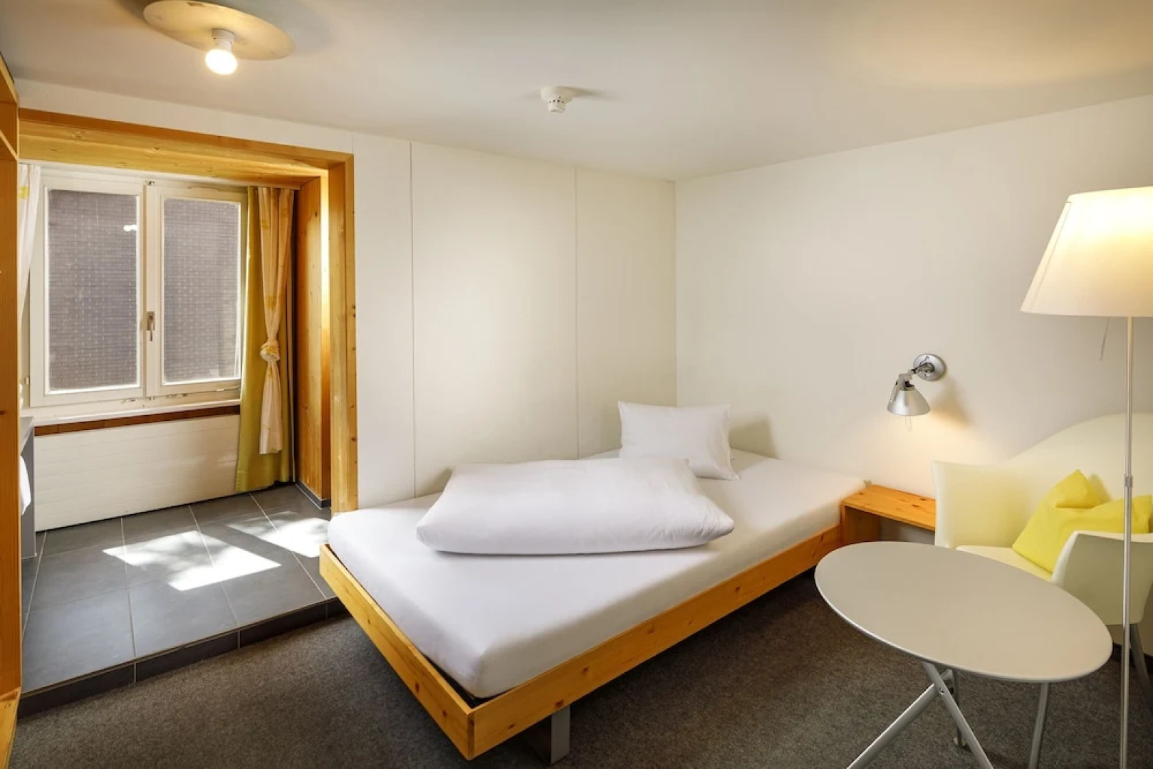 Hirschen Guesthouse - Village Hotel