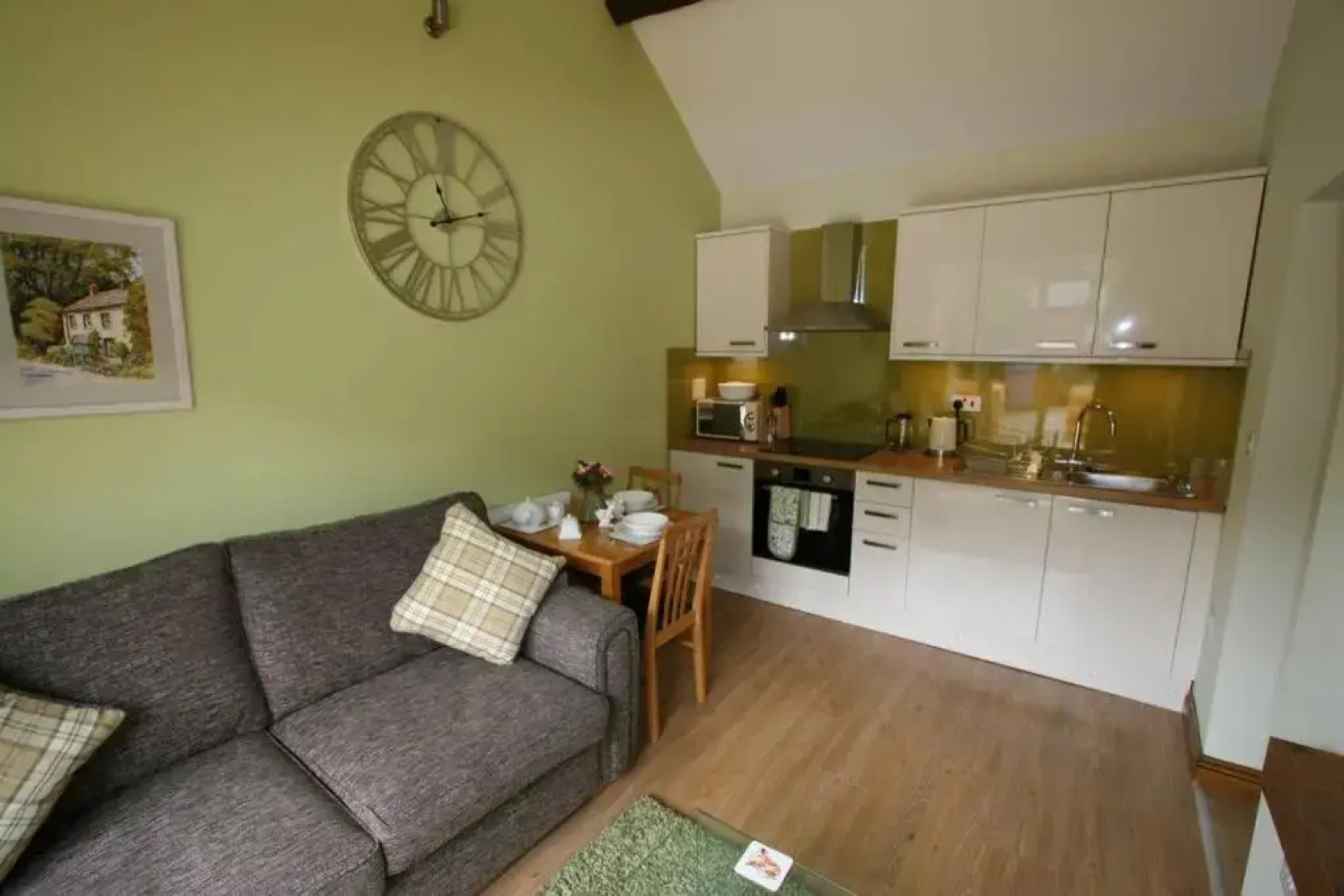 Larch Cottage, Ruston dog friendly with hot tub