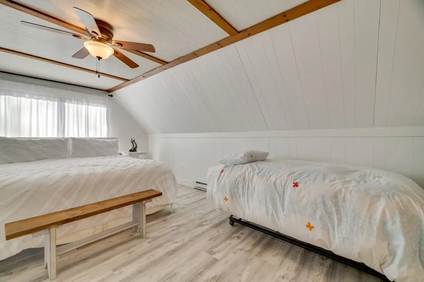 Peaceful Pocono Lake Cabin: Walk to Pine Lake!