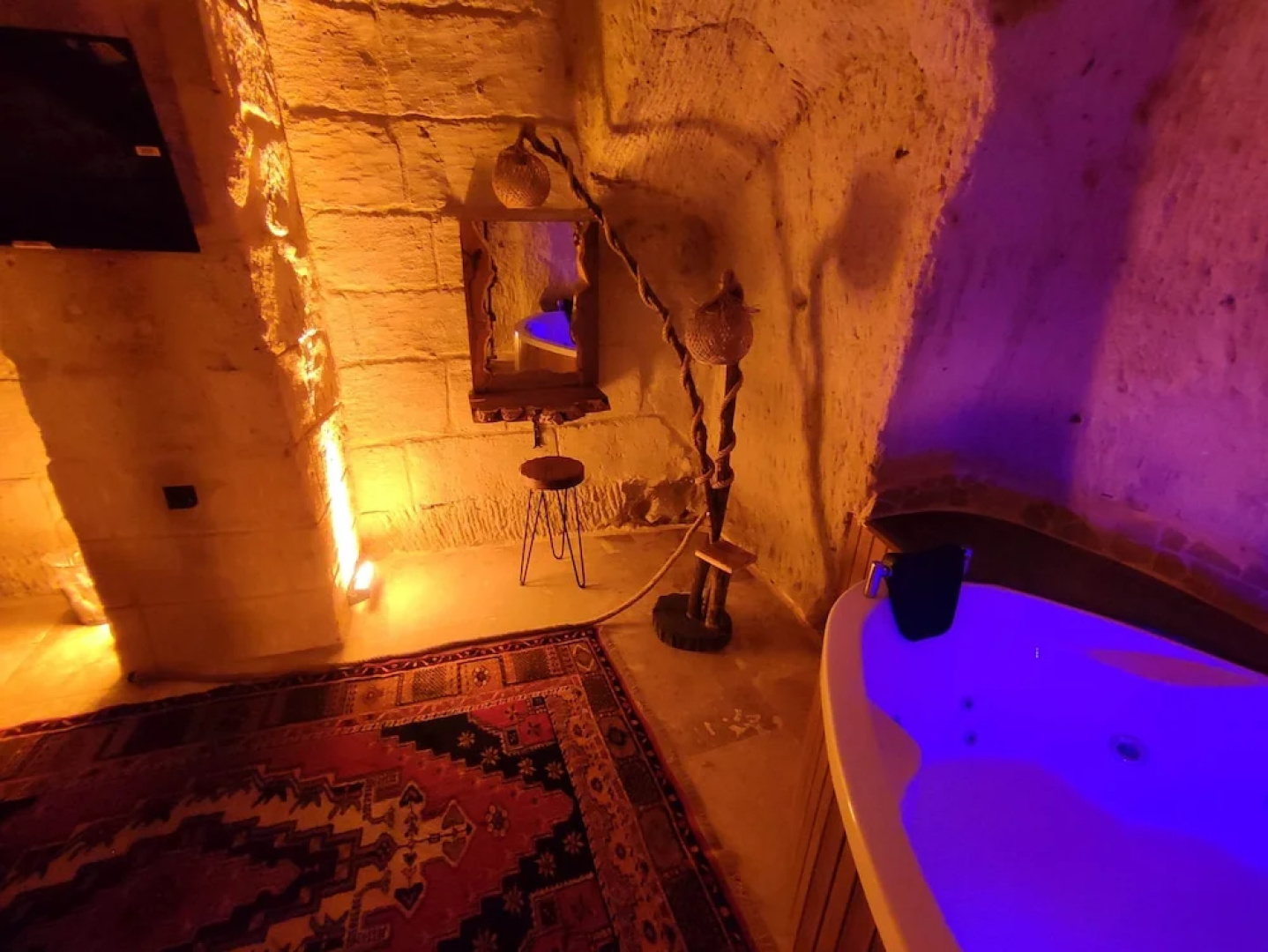Euphoria Cave House