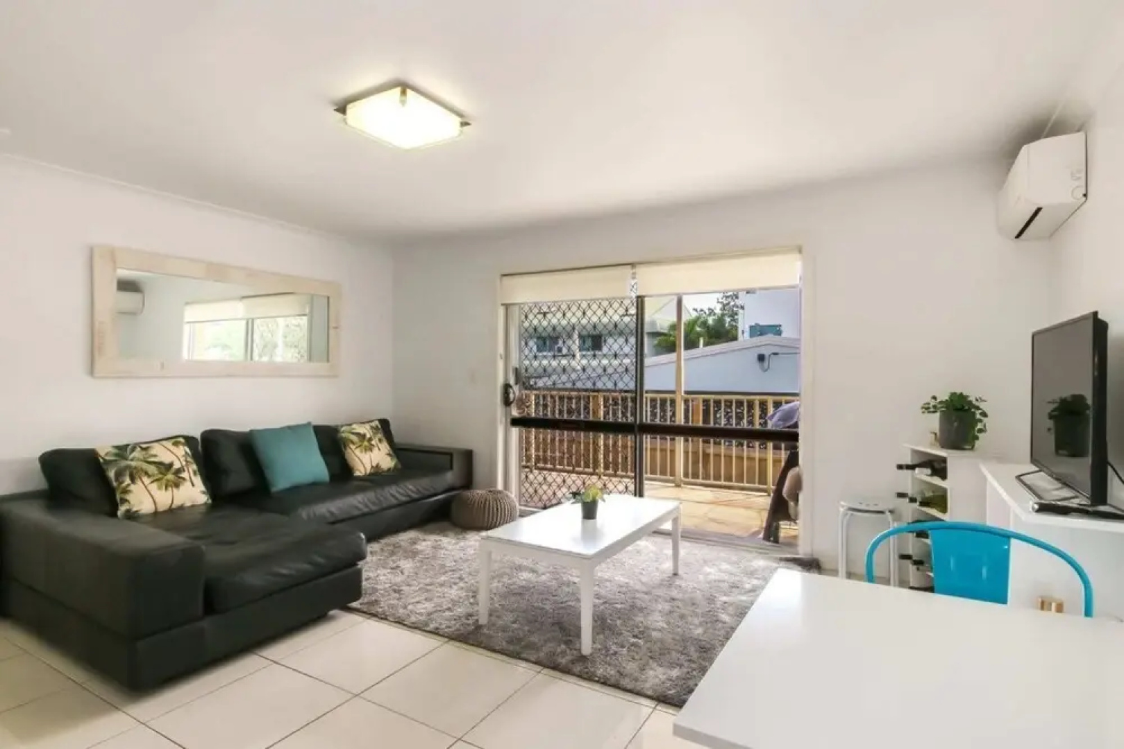 Contemporary 2 Bedroom Beachfront Apartment