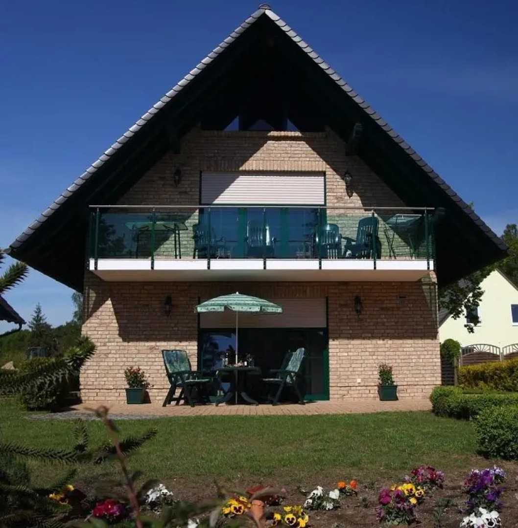 Strandhaus direkt am Ufer der Müritz 100 m