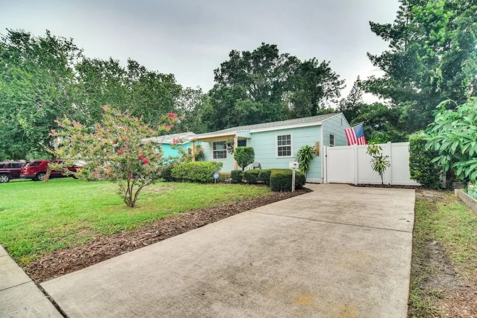 Pinellas Park Home: Swim, Golf, Grill & More!