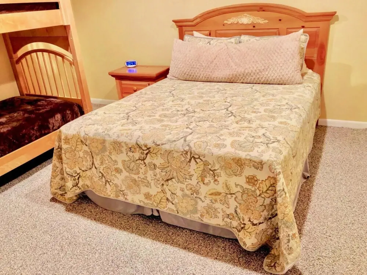 O7 Slopeside Bretton Woods Resort cottage with upscale stylings cozy decor tons of space