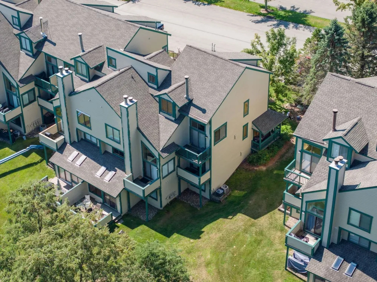 Seven Springs 2BR Loft Premium Condo, sleeps 11! by RedAwning