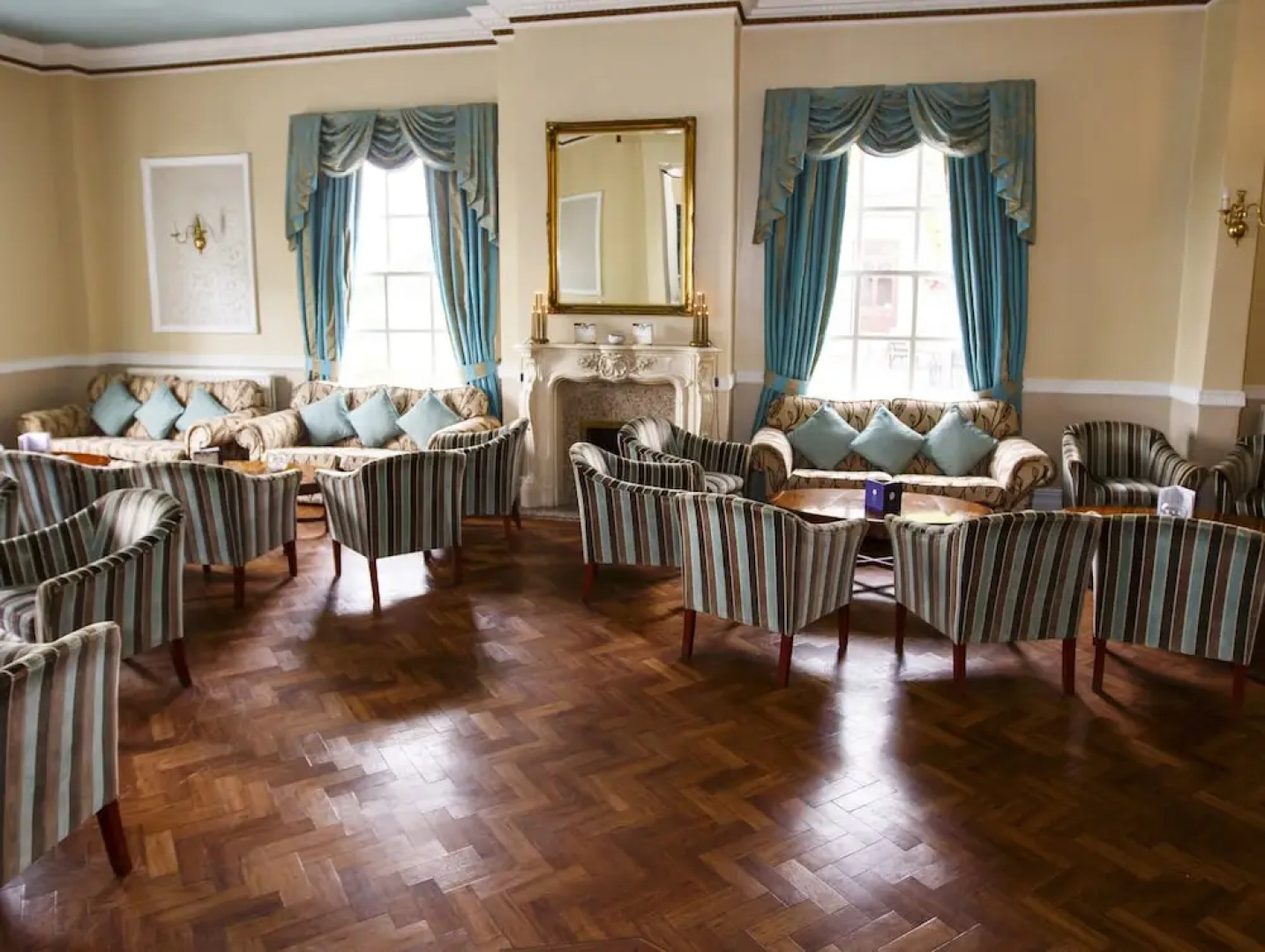 Shaw Hill Hotel Golf And Country Club