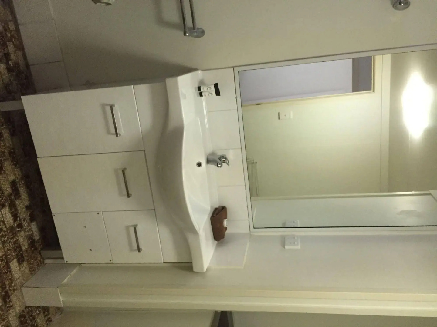 Airlie Seaview Apartments