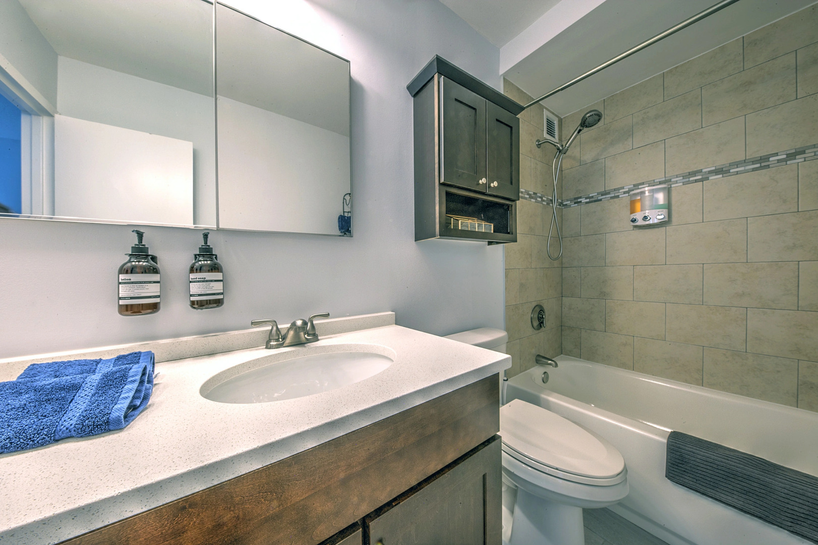 Outstanding Upgraded Luxury Apt!