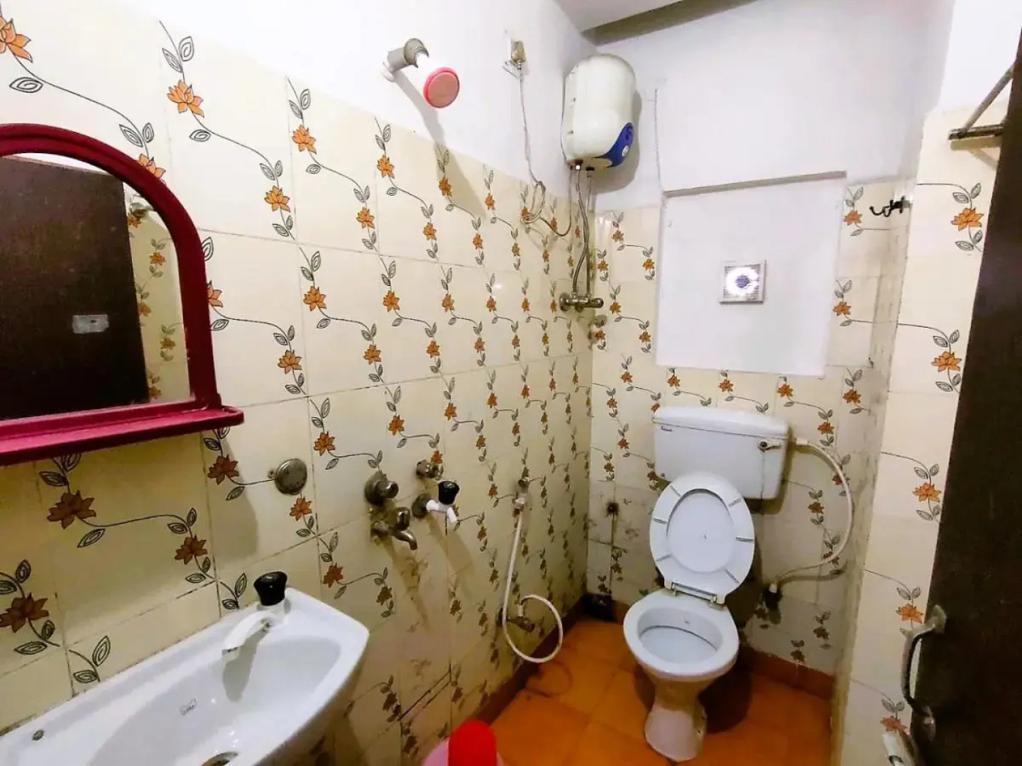 STAYMAKER Chakra Nayan Tara Sonu Inn