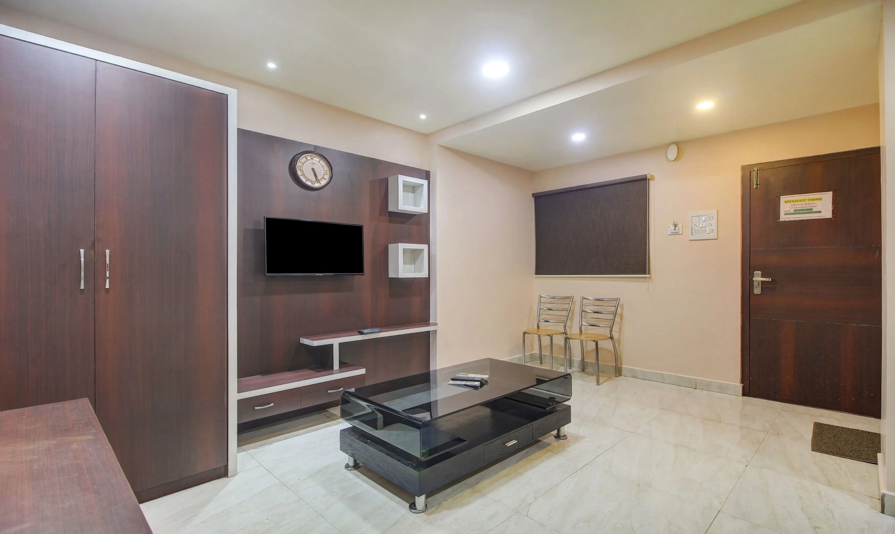 Itsy by Treebo - Golden Fiesta