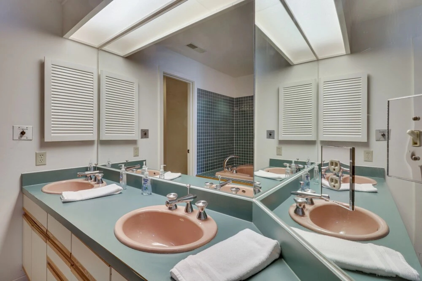 All-season Fun! Wintergreen Resort Condo w/ Views