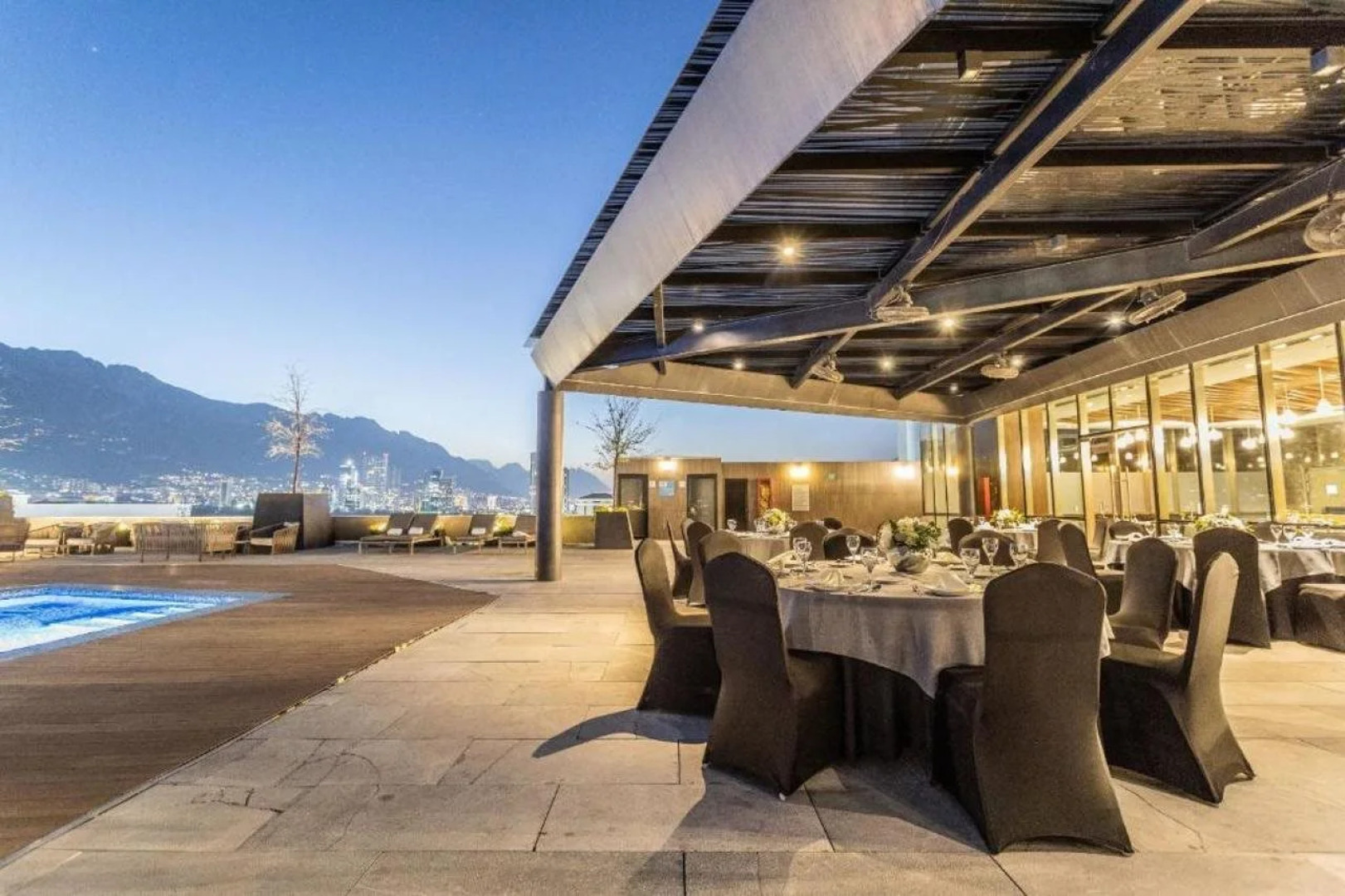 Camino Real Fashion Drive Monterrey