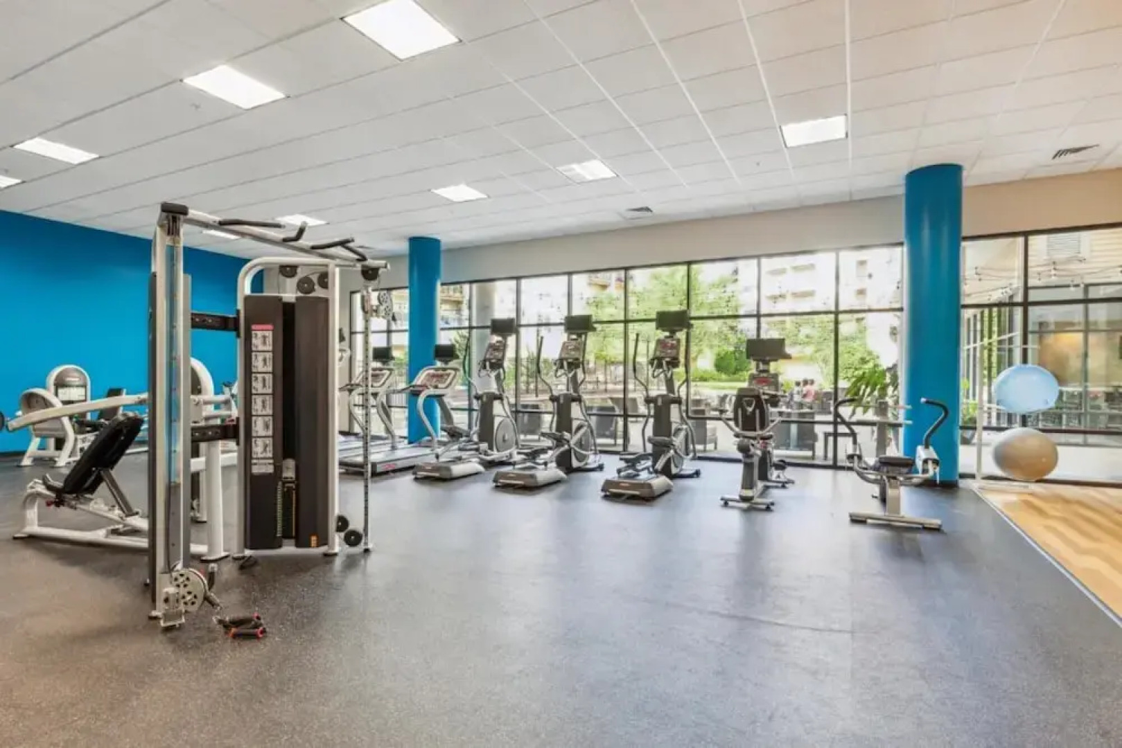 Stylish 1 BR Apartment w Movie Theater