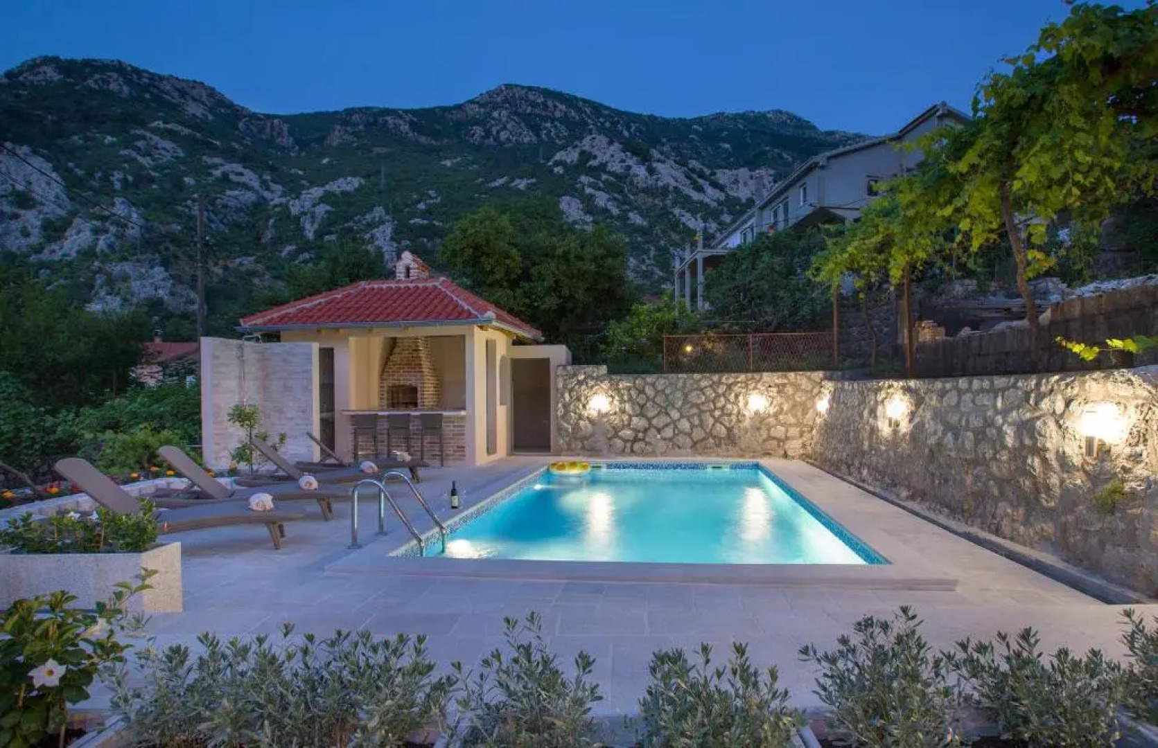 Apartments Mezini 11