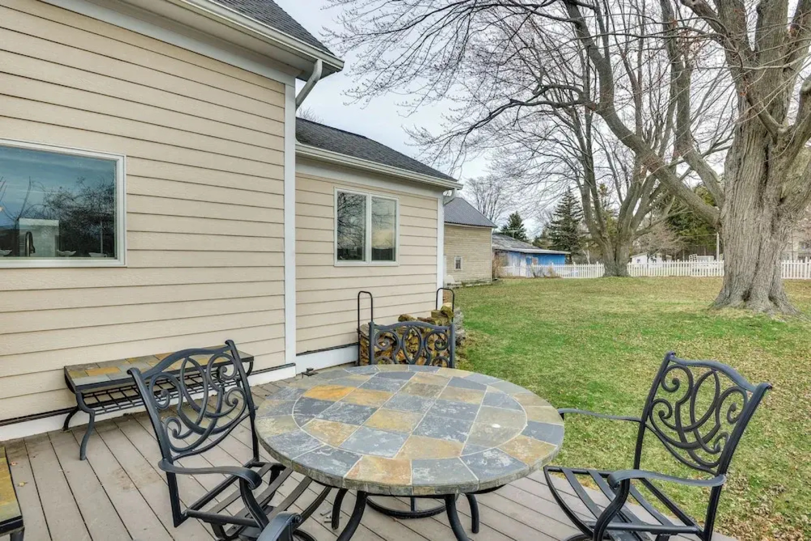 3 Blocks to Lake Ontario: Getaway in Cape Vincent!