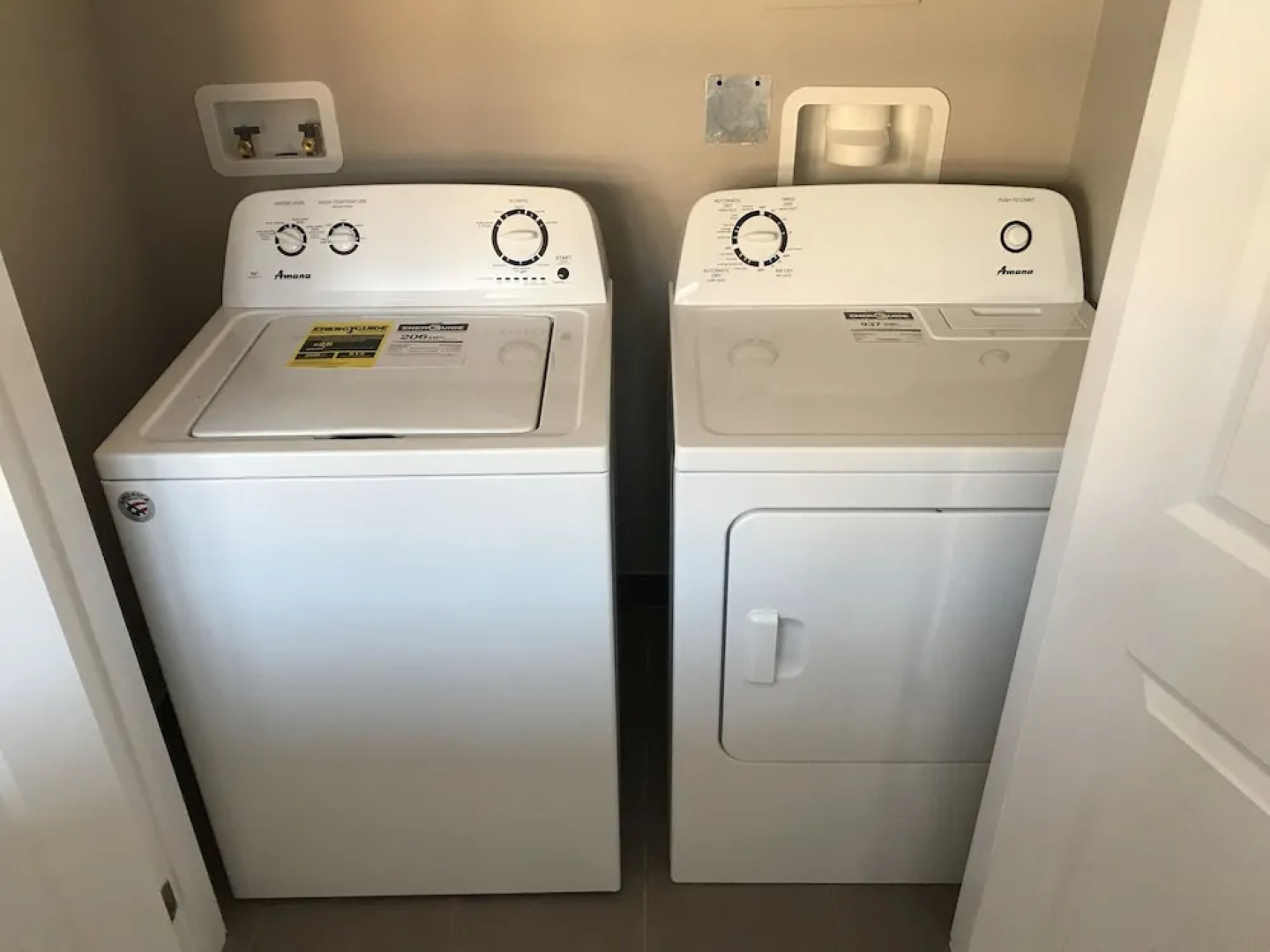 Upscale Lake View Town Home