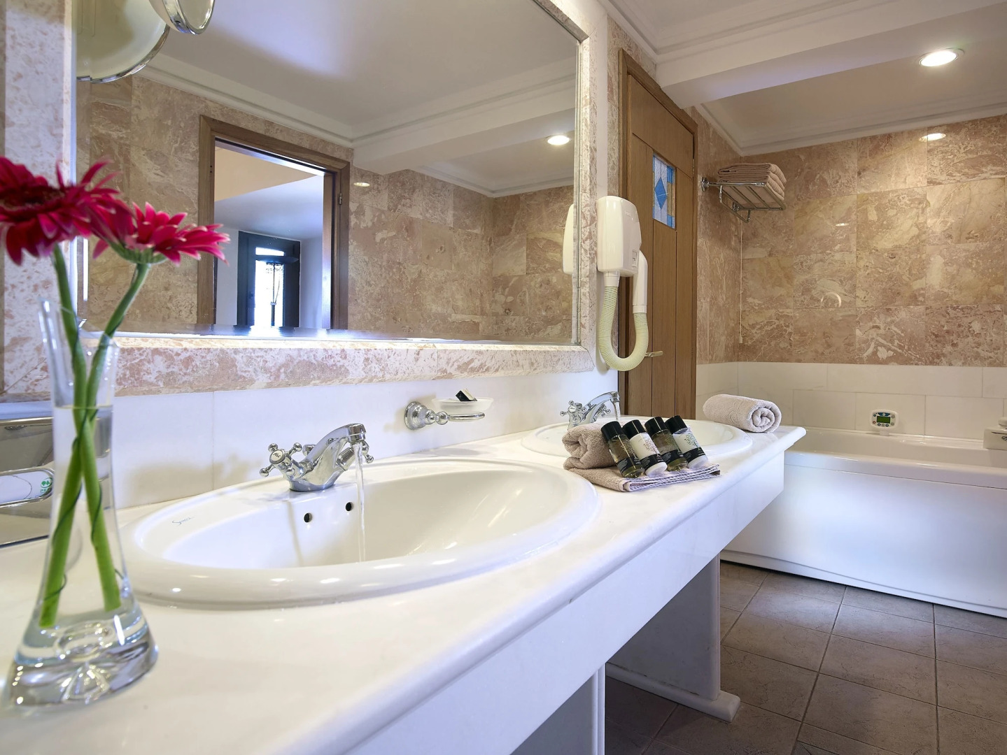 Aldemar Knossos Royal & Knossos Villas