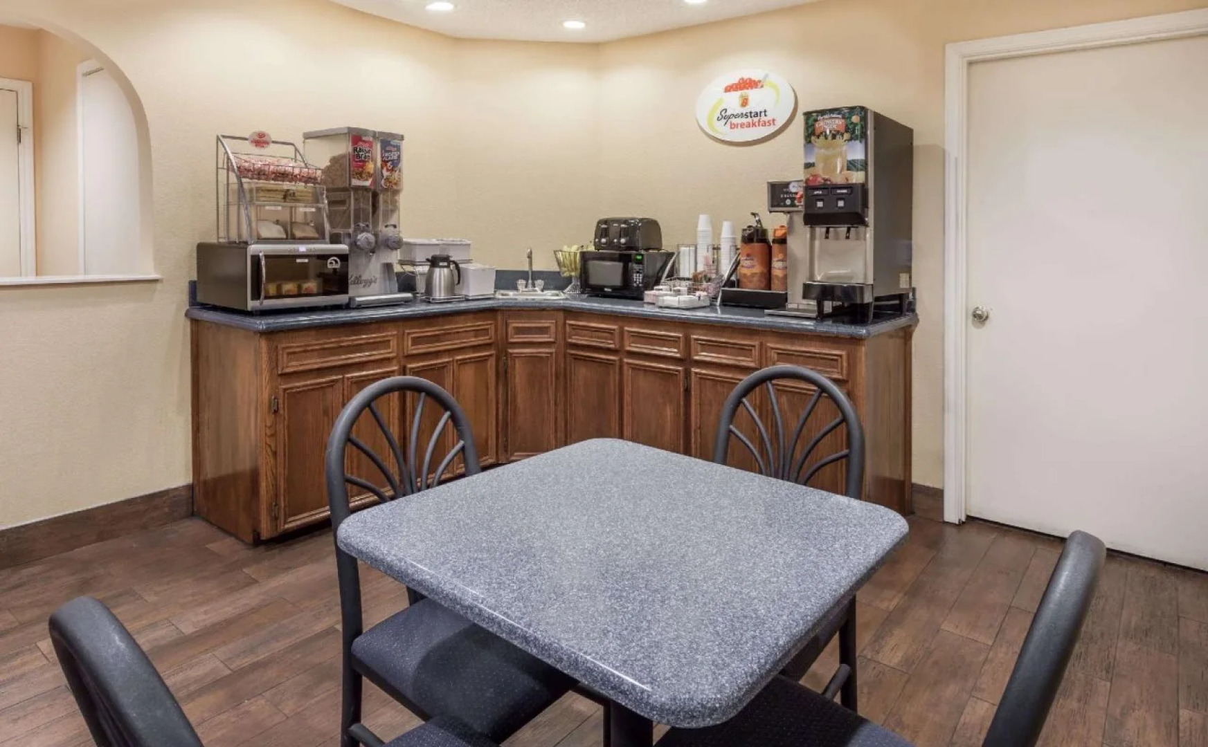 Premier Inn Palestine