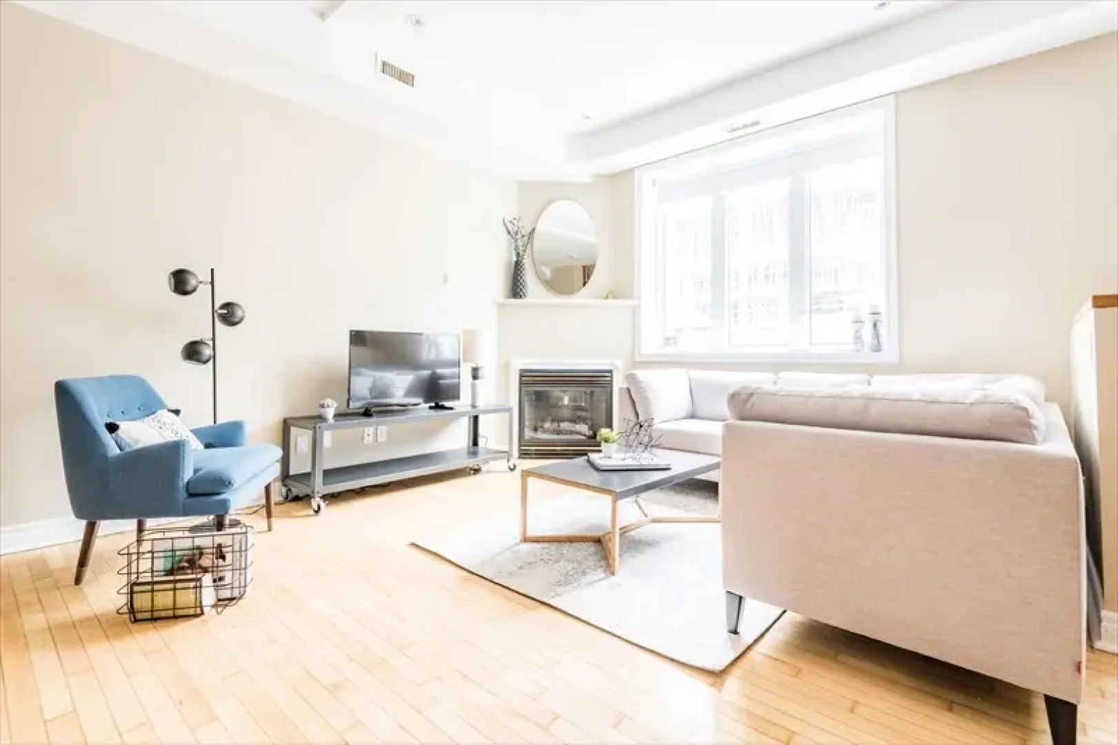 Bright 3BR in Church Yonge Corridor by Sonder