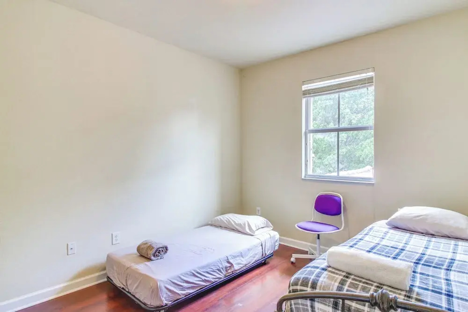 Yard w/ Lake View: Remote Working Hub in Homestead