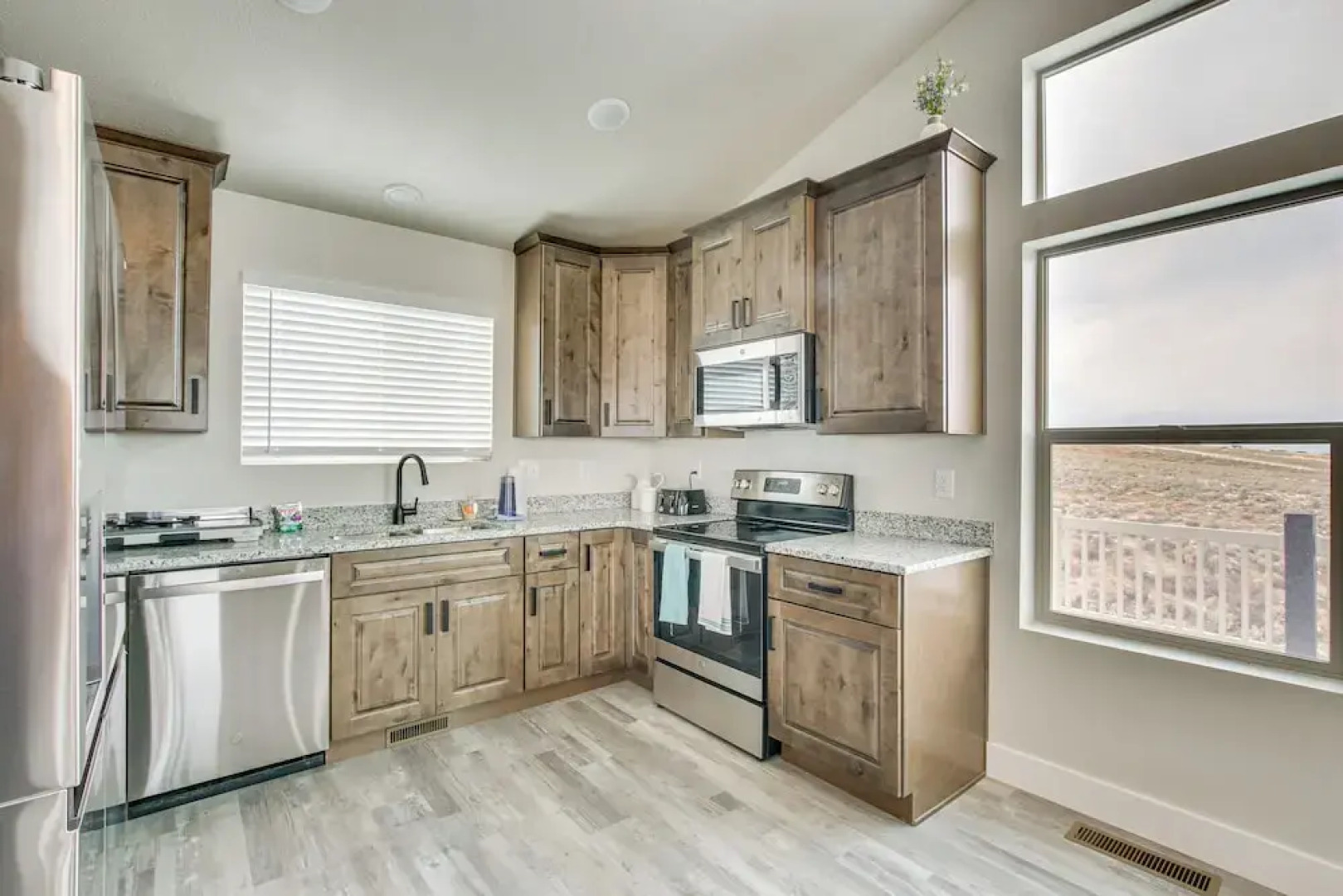 2 Mi to Bear Lake: Mtn-view Gem in Garden City