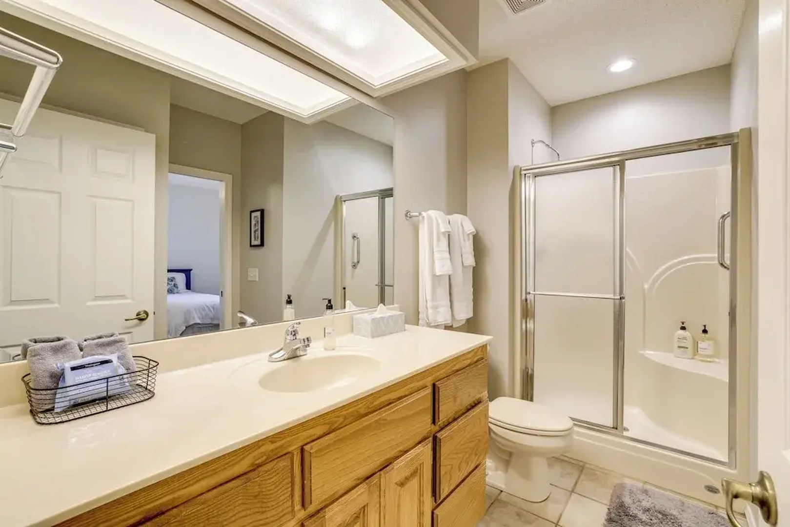 The Bella Vista Lakeside Treehouse: Dock & Kayaks!