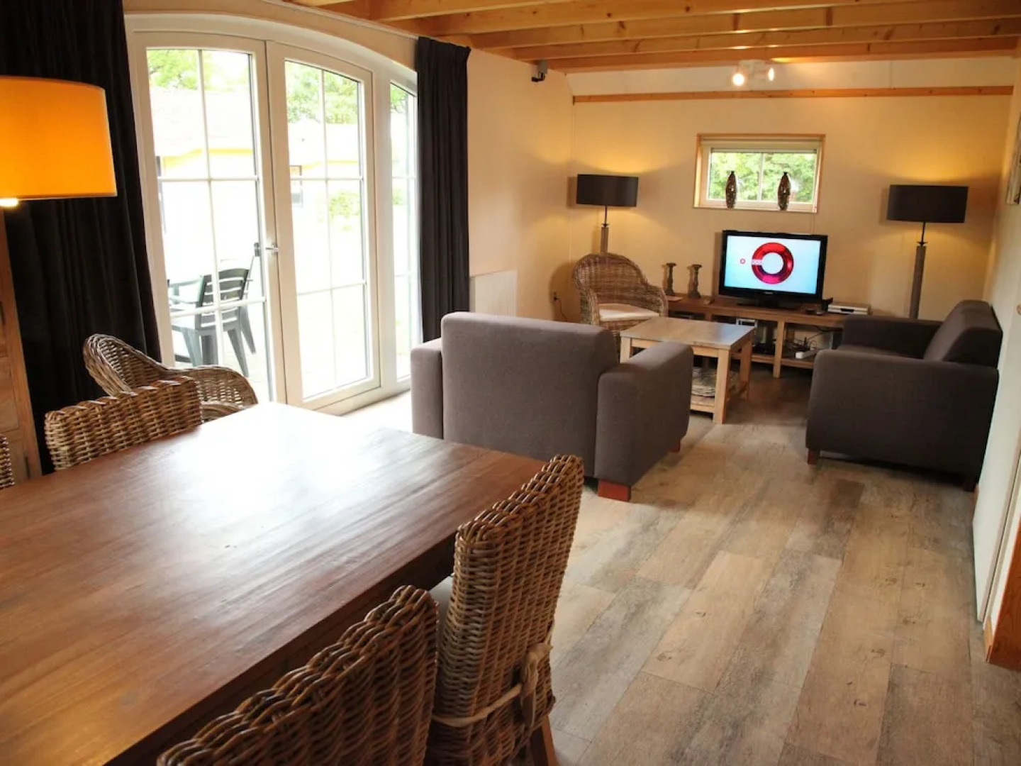 Cozy Holiday Home With two Bathrooms, Close to the Forest