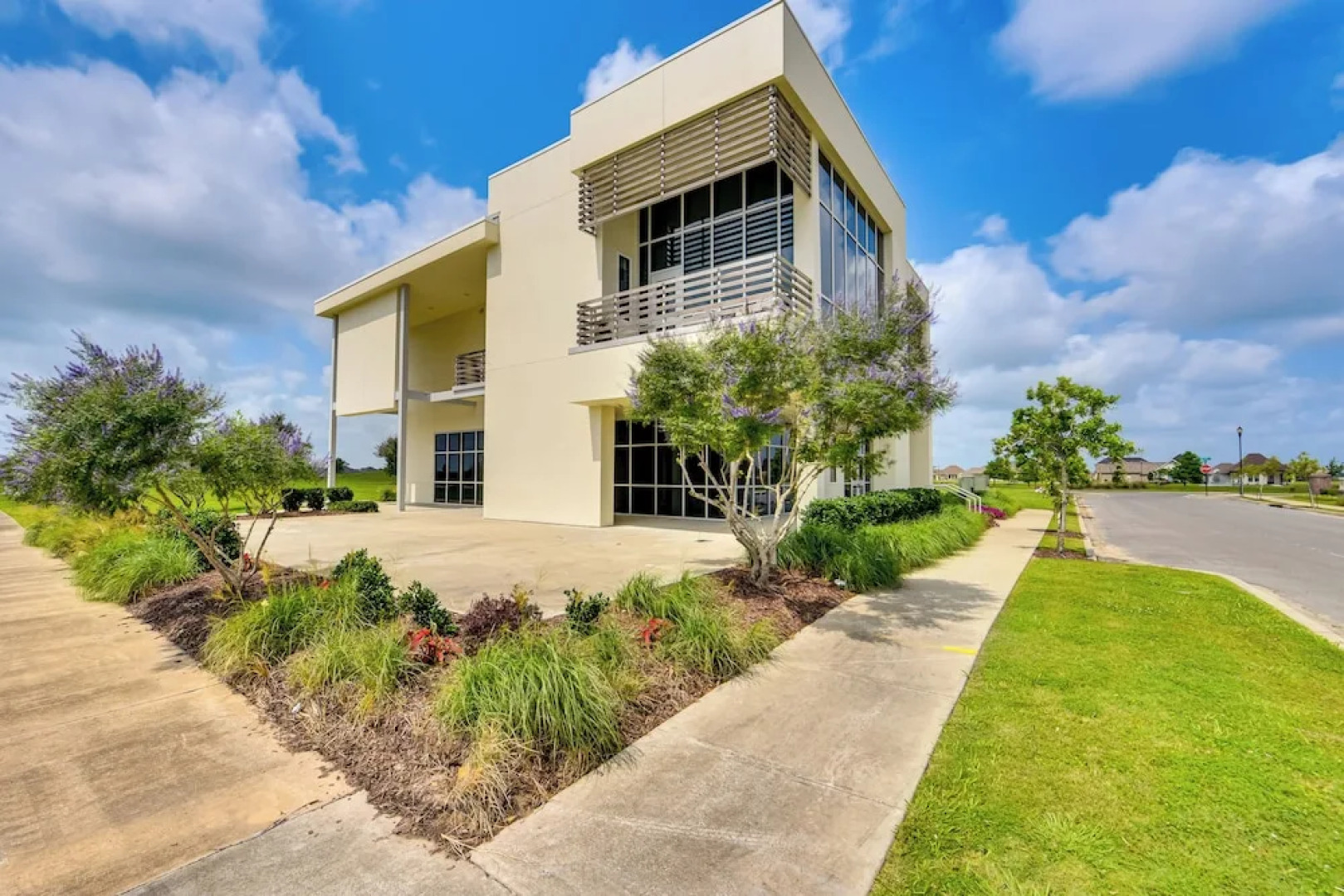 Lake Charles Retreat w/ Fireplace Near Casinos!