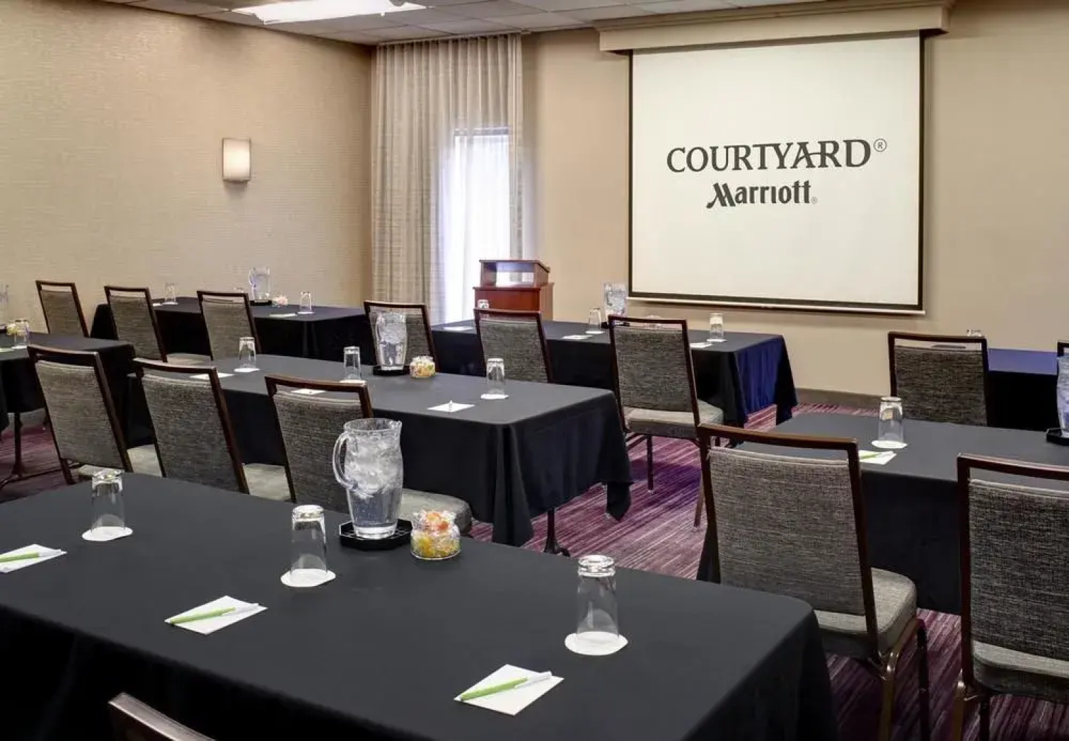 Courtyard by Marriott Milwaukee Brookfield