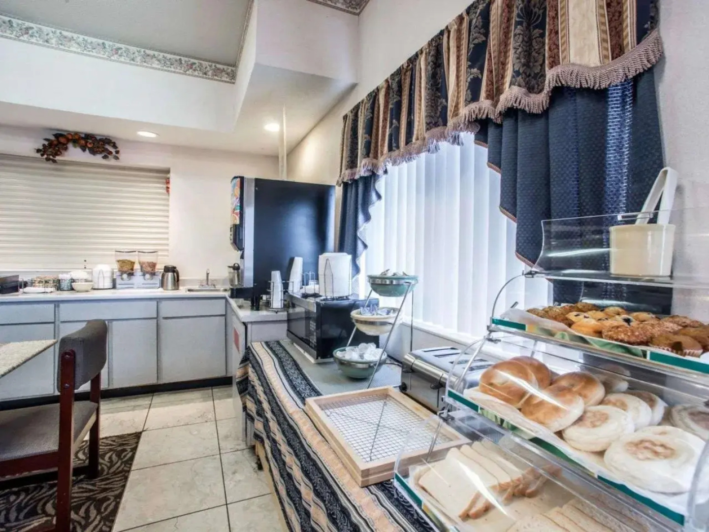 Quality Inn & Suites Caseyville - St. Louis