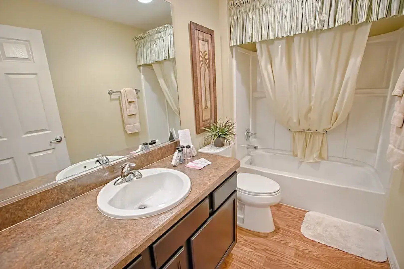 Ida Court Home 3 Bedroom by The VIR Group