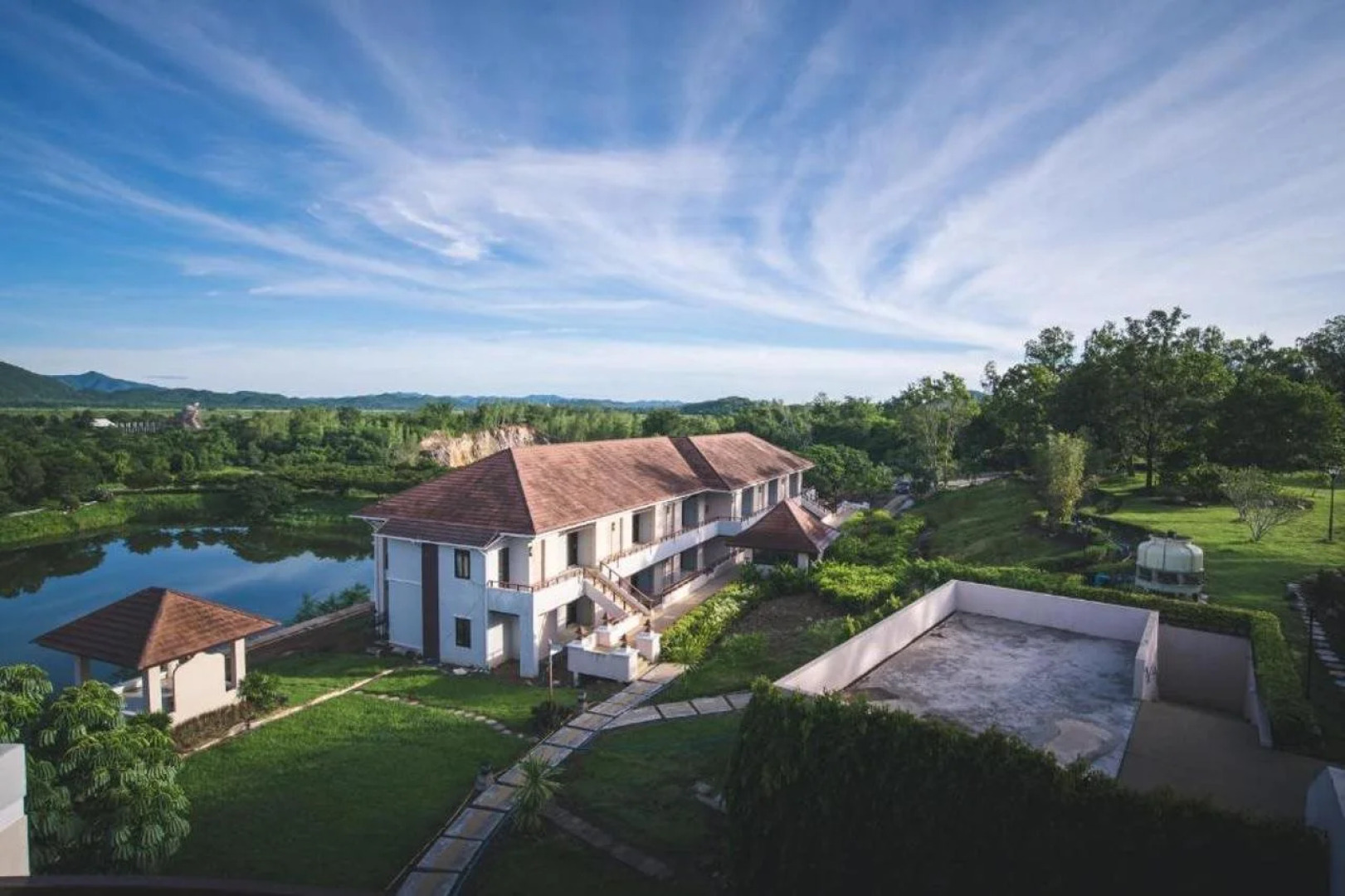 Leaves Valley Resort