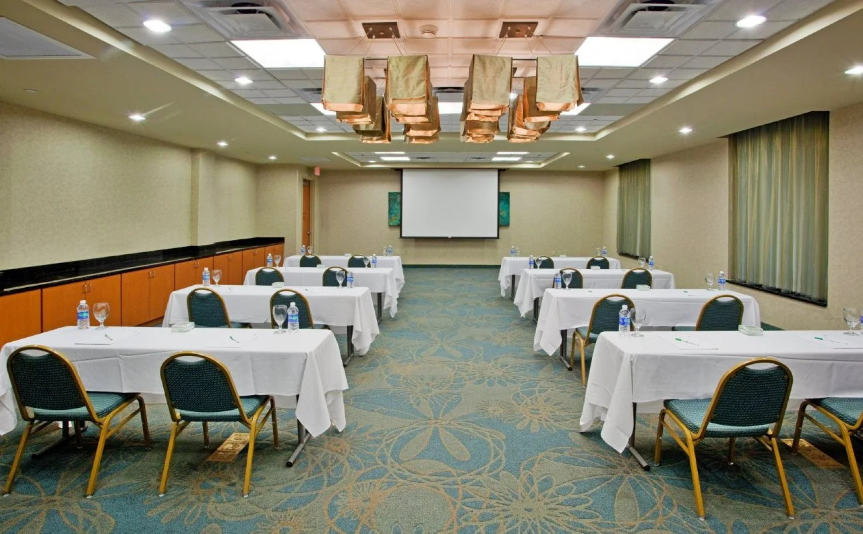 Holiday Inn Hotel & Suites Williamsburg-Historic Gateway by IHG
