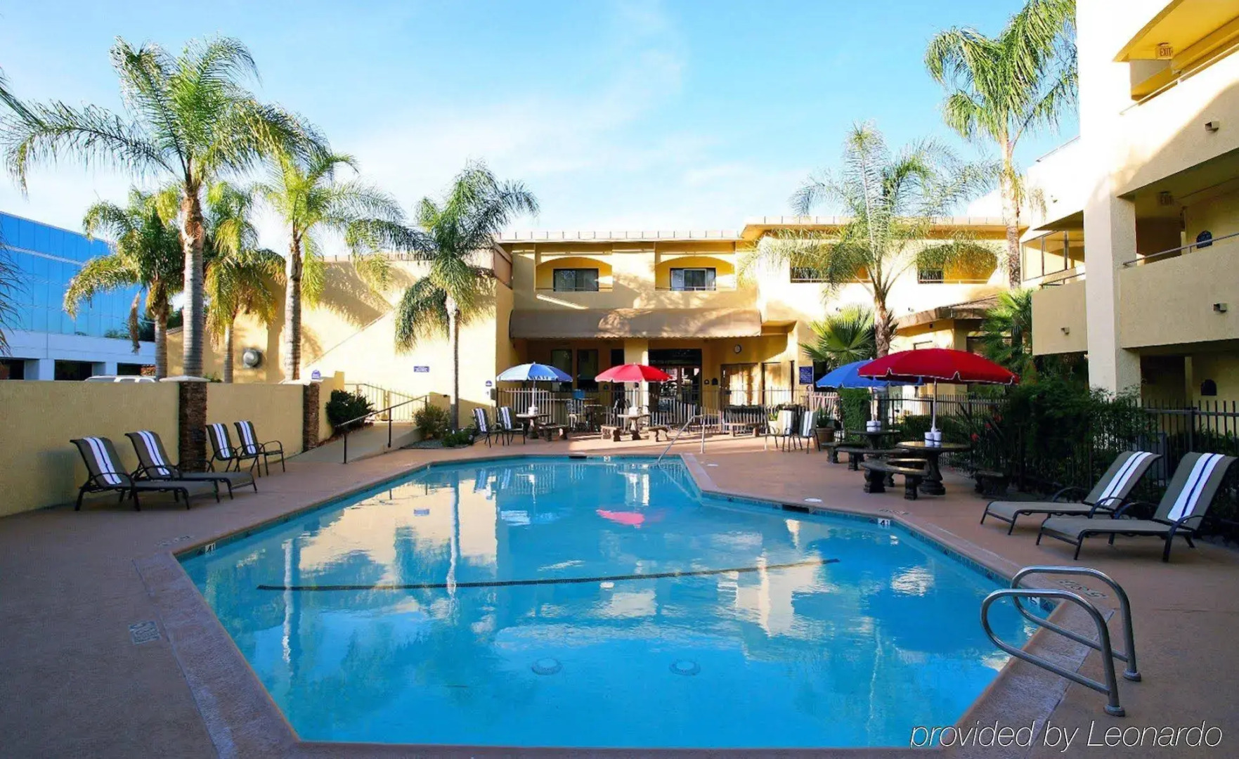 Hotel d’Lins Ontario Airport