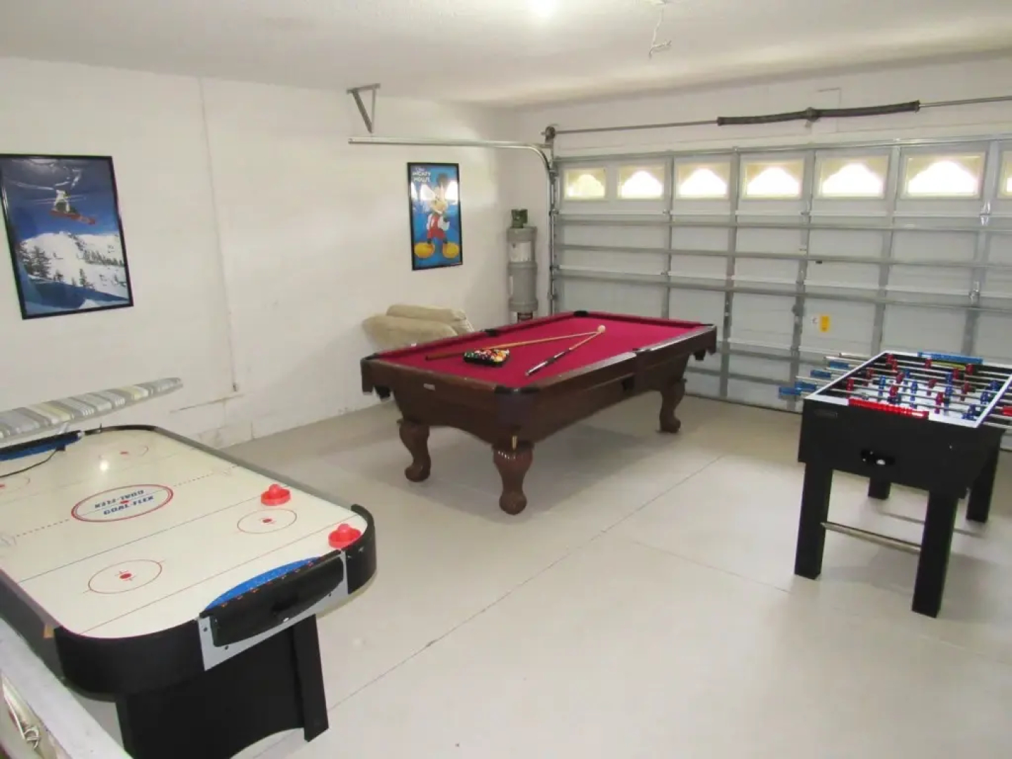 Private Pool Home with Spa & Games Room, Clermont, US