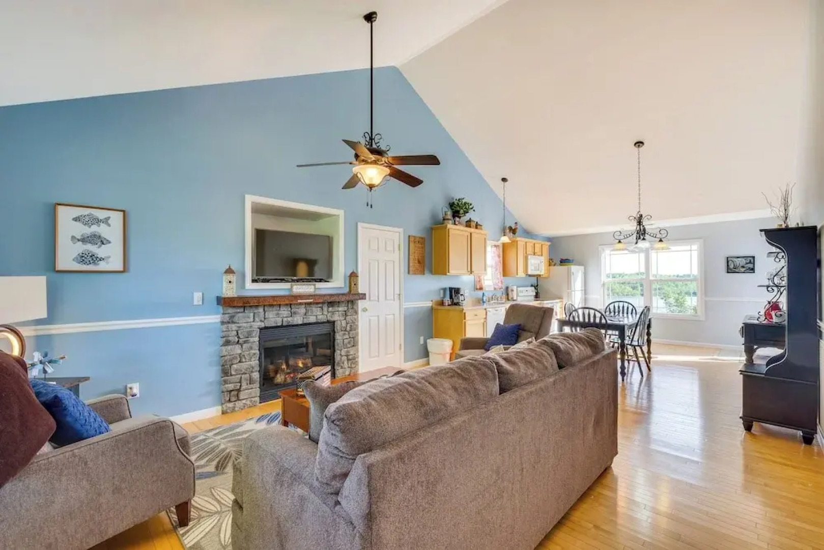 Cozy Cottage in Taylorsville: Hot Tub & Lake Views