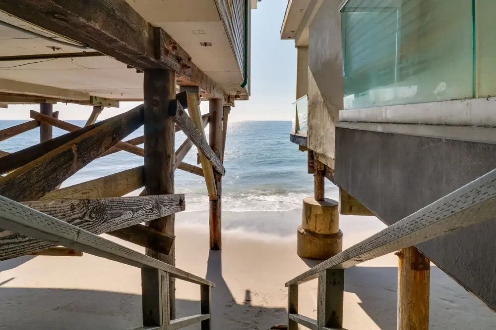 Beachfront Malibu Apartment w/ Ocean-view Balcony