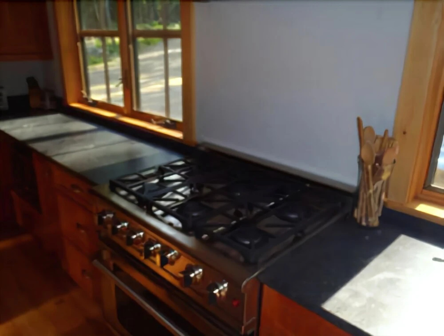 Cottage on the Shore - Four Bedroom Home