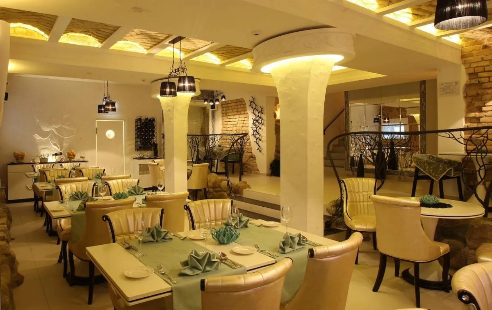 Арт-отель Moon Garden