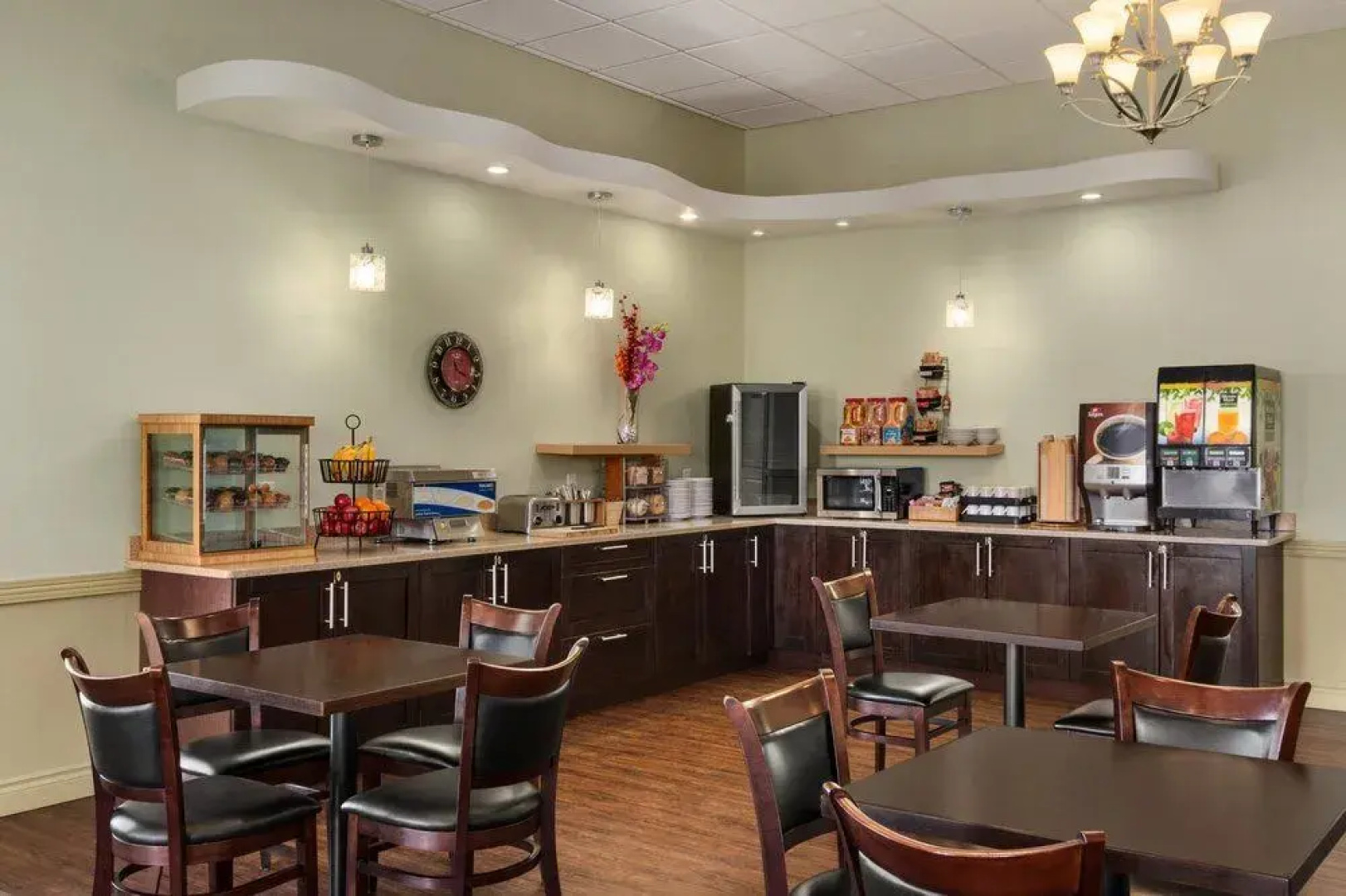 Days Inn & Suites Whitecourt