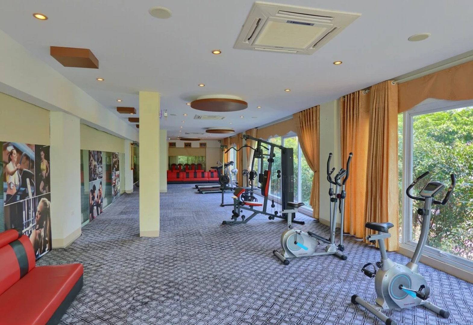 HS-Peace Hotel